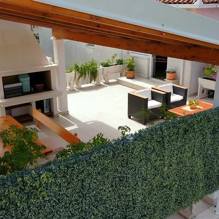 Sirius Apartment *